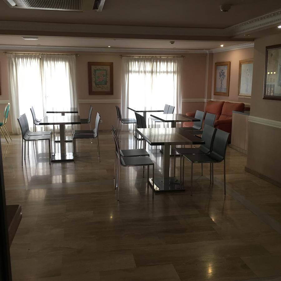 Hotel Avenida Leganes Bagian luar foto